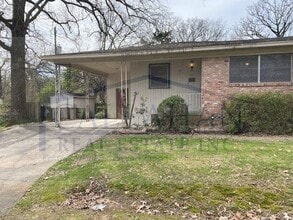 Building Photo - 220 N Tyler St