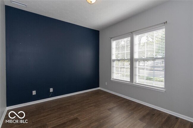 Foto del edificio - 5816 Wheeler Rd