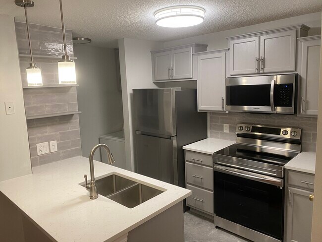 Stainless steel appliances - 375 Lake Ontario Ct