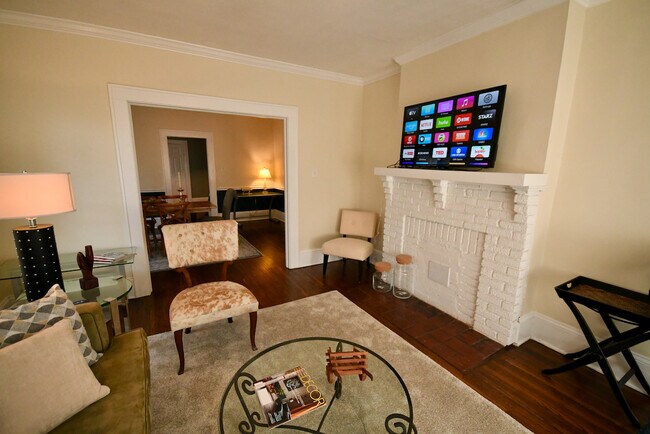 Foto del edificio - 408 W Park Ave