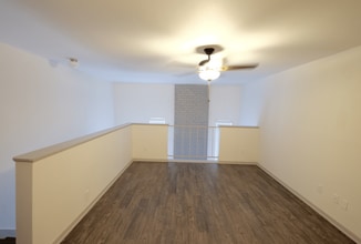 Interior Photo - Creeks Edge