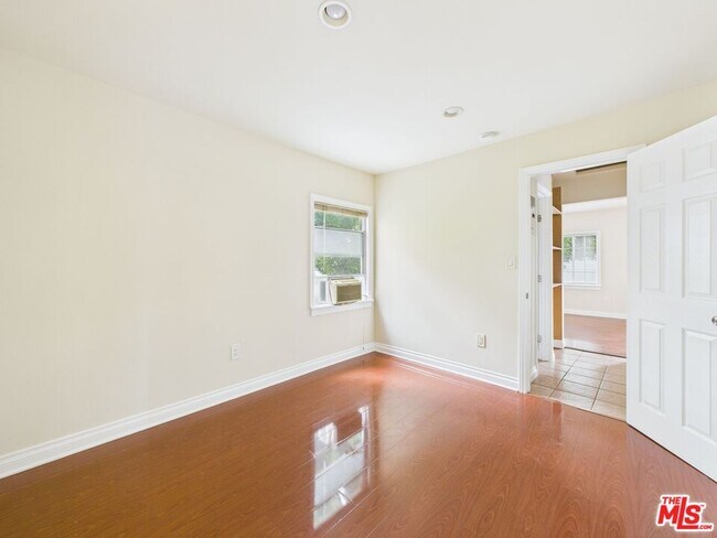 Foto del edificio - 1964 N Gower St