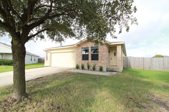 Foto del edificio - Hutto 3BR Gem ~ Open Layout, Large Yard & Prime Location