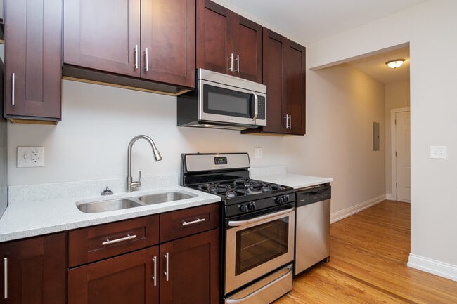 Building Photo - 4909 W Cuyler Ave