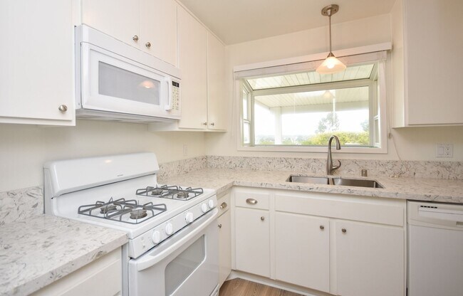Building Photo - 55+ Senior Community Located on  Peacock Hills!!
