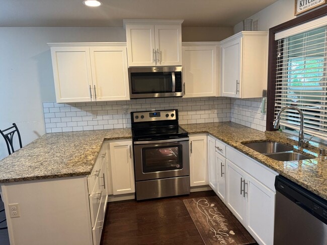 Building Photo - 4  Bedroom House in Burlington