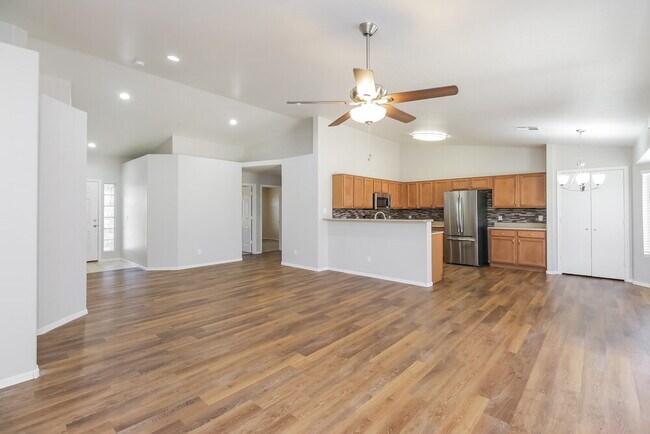 Building Photo - 4966 E Magnus Dr