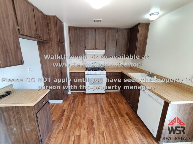 Building Photo - 3 Bedroom, 2 Bathroom Condo W/ 2 Car Garage