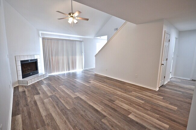Building Photo - Beautifully Renovated 3-Bedroom Home in Fo...