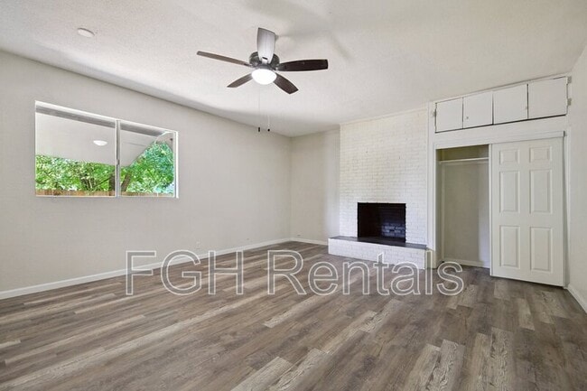 Foto del edificio - 2215 Hays St