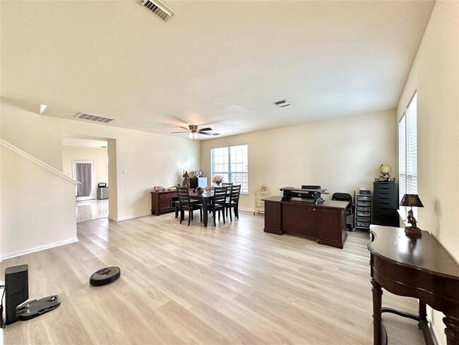 Foto del edificio - 2214 Bristol Bend Ln