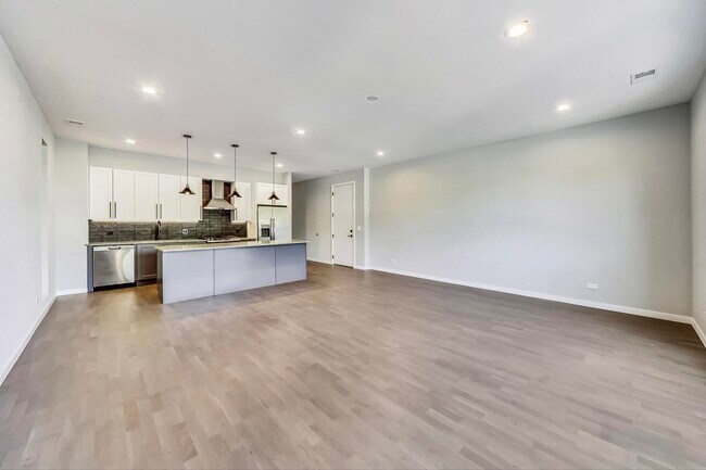 Foto del edificio - 5830 N Lincoln Ave