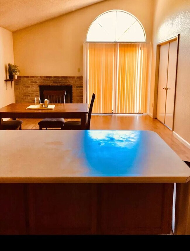 Foto del edificio - 4 Bedroom 2 Bath House in M Section of Rohnert Park