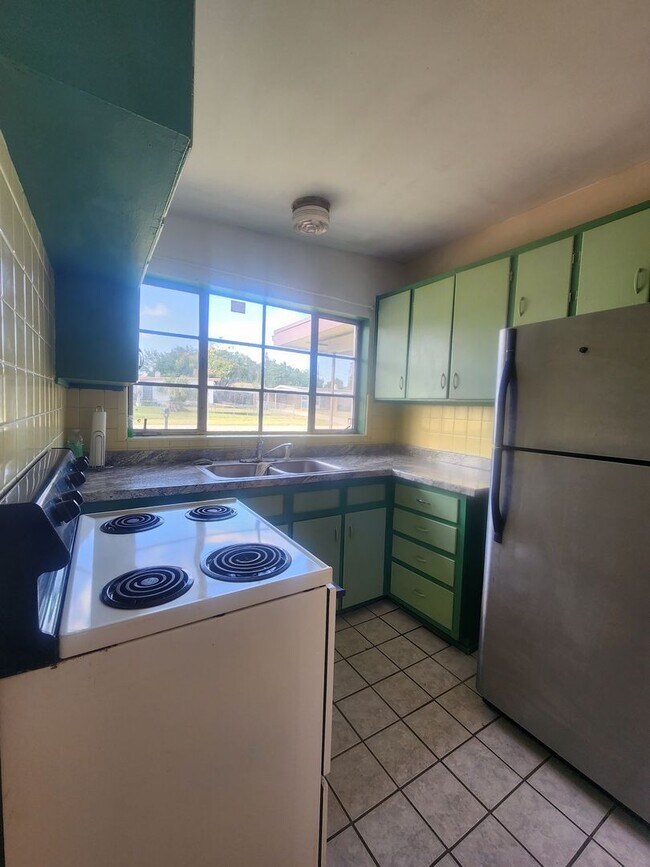 Building Photo - 2 Bedroom 1 Bath Single Family Home, Fence...