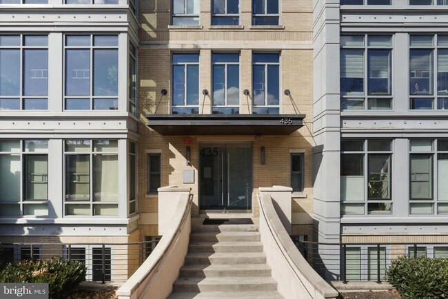 Building Photo - 435 R St NW