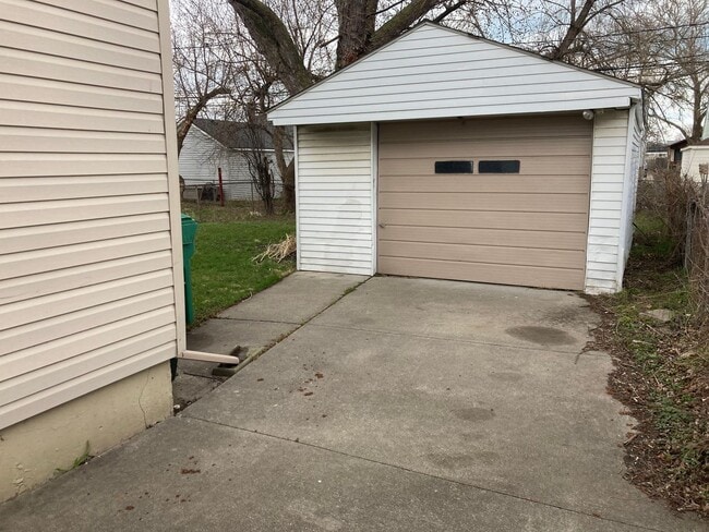 Building Photo - A Great 3 Bedroom Ranch with Nice Basement, Garage and Backyard Sec. 8 OK