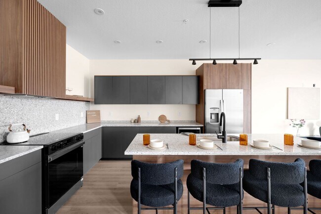 Building Photo - Modern Elegance: Brand New 3-Bed Townhouse...