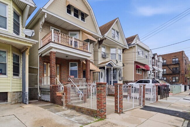 Foto del edificio - 18 Boyd Ave