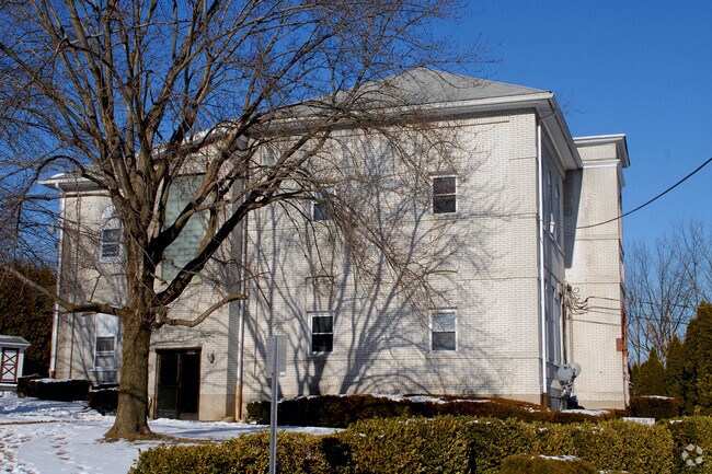 Building Photo - 5324 5th St