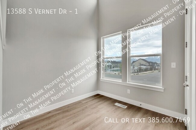 Foto del edificio - 13588 Vernet Dr