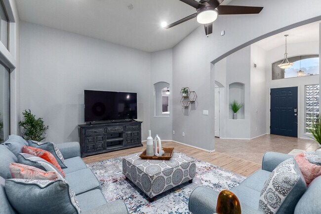 Foto del edificio - 214 N 165th Dr
