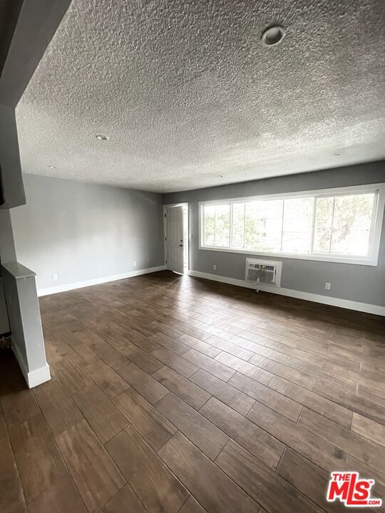 Building Photo - 9949 Pinewood Ave