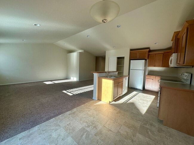 Building Photo - Newly built (2019) single-family