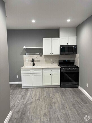 Building Photo - 15944 Los Alimos St