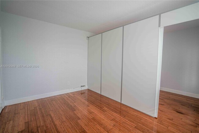 Foto del edificio - 7325 Carlyle Ave