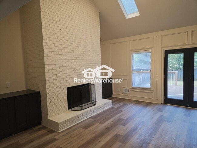 Building Photo - 300 Saddle Creek Ln