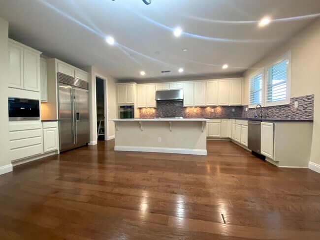 Building Photo - Sommersett 4 bedroom