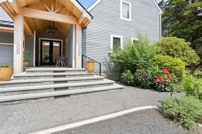 Foto del edificio - 425 Cedar Point Dr E