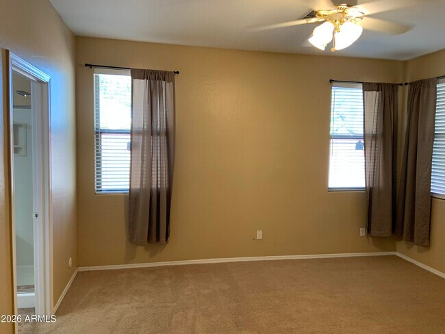 Foto del edificio - 15246 W Jefferson St