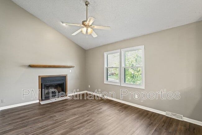 Building Photo - 525 NE Karapat Dr