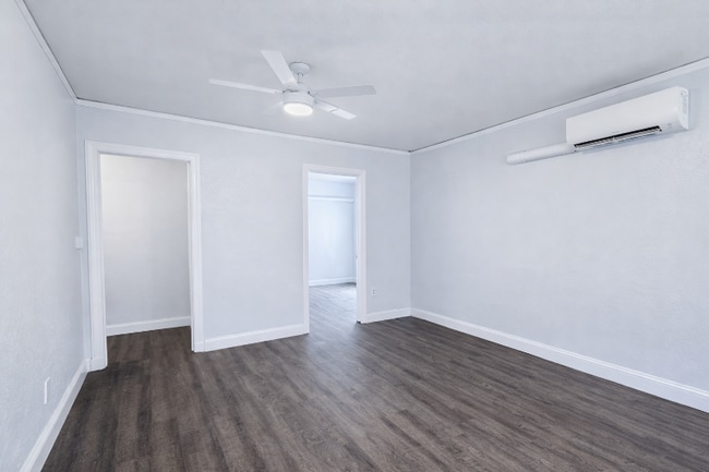 Building Photo - 5928-5928 Victor St