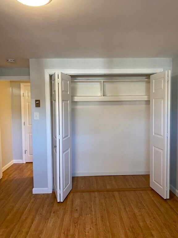 Foto del edificio - 46 Greentree Ln
