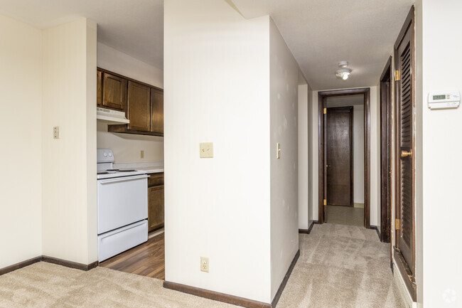 1BR, 1BA - 816SF - The Villa