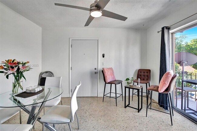 Foto del edificio - 458 SW 9th St