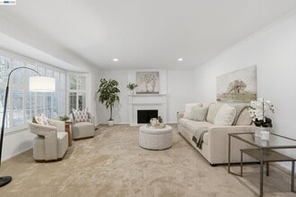 Building Photo - 2402 Royal Oaks Dr