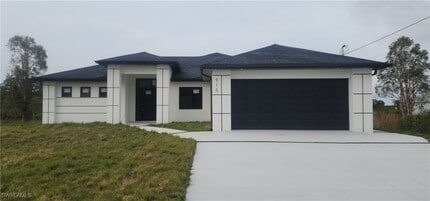 Building Photo - 915 Panda Dr