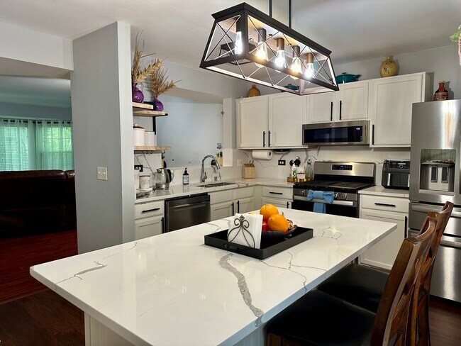 Building Photo - 247 W Whispering Oaks Ln