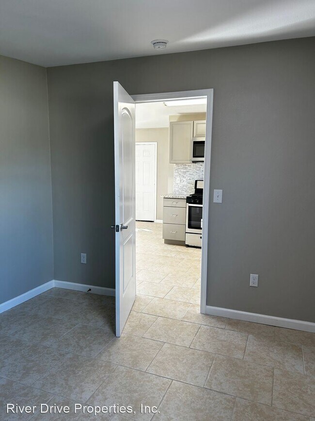 Building Photo - 1 br, 1 bath House - 543 Angelus St.