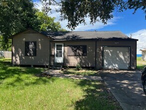 Building Photo - 12 6th Ave N