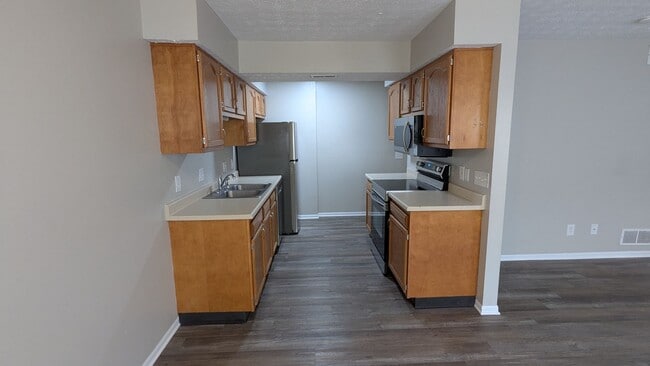 Building Photo - MN Cedar Village (873)