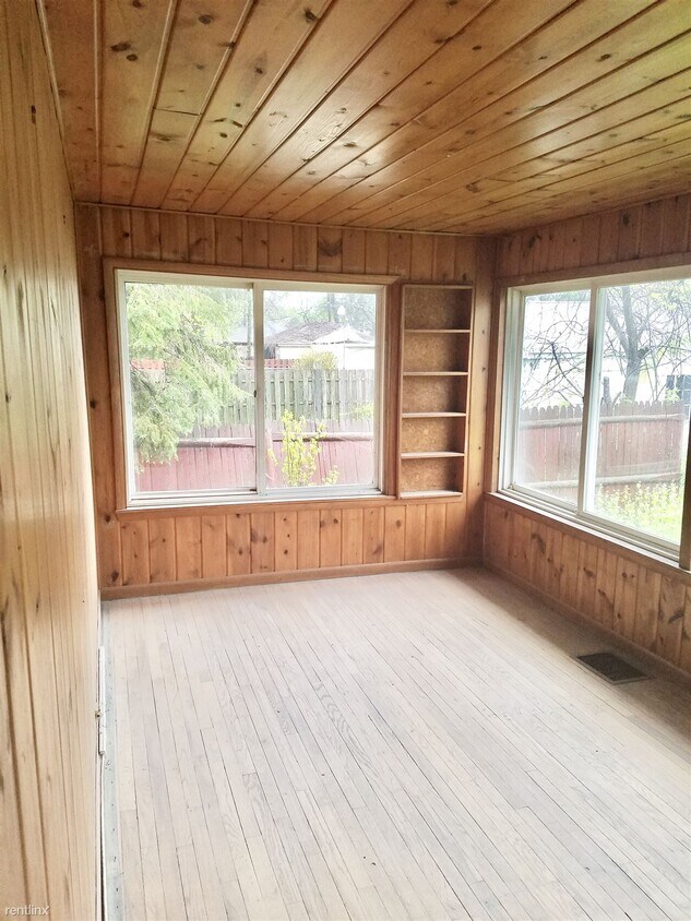 Building Photo - 3 br, 1 bath House - 5581 Three Mile Dr
