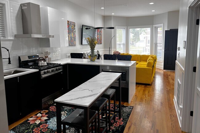Foto del edificio - 6613 S Langley Ave