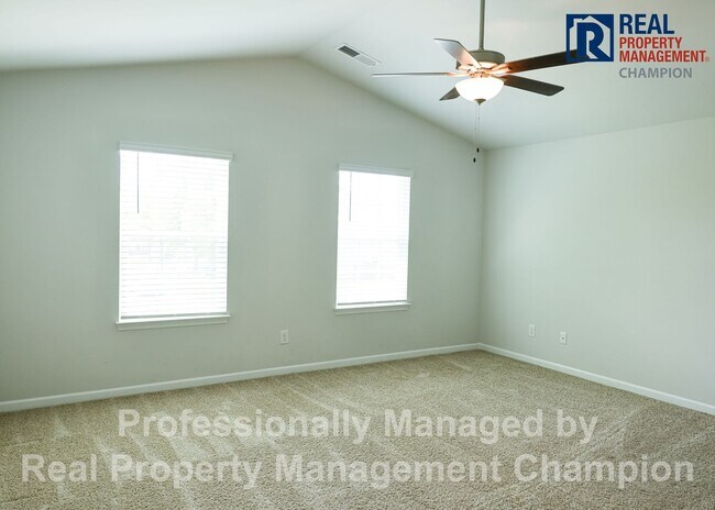 Building Photo - Spacious Home w/Open Living, Fireplace, Fenced Yard & Solar Panels