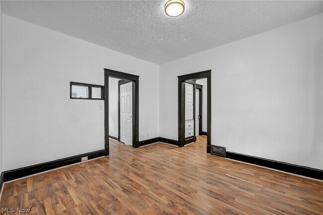 Foto del edificio - 12001 Oakview Ave