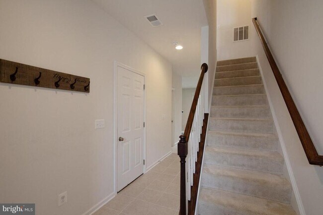 Building Photo - 136 Solara Dr