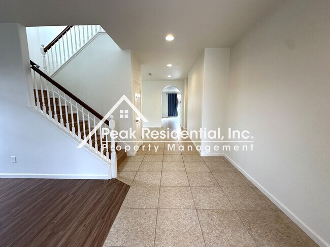Foto del edificio - 1811 Waterfall Dr